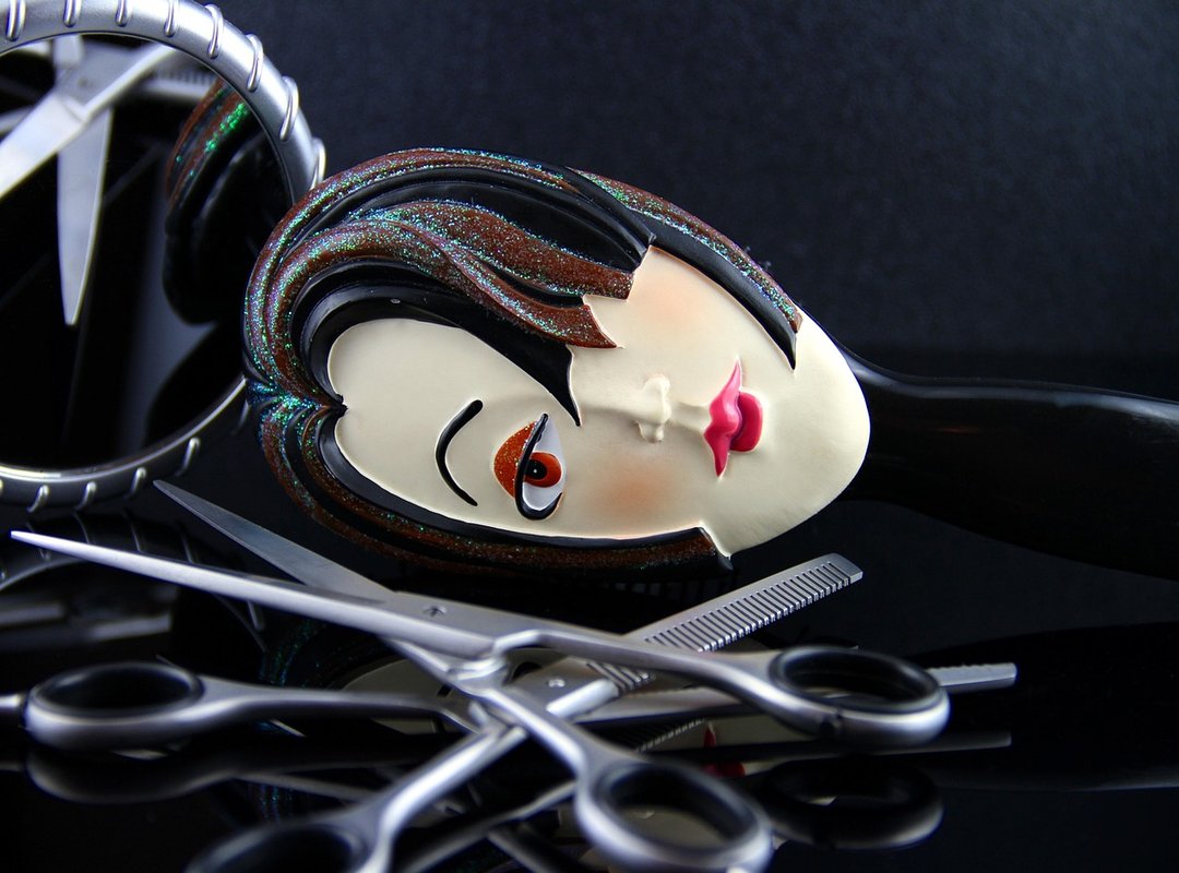 Expert Strategies for Thinning and Graying Hair